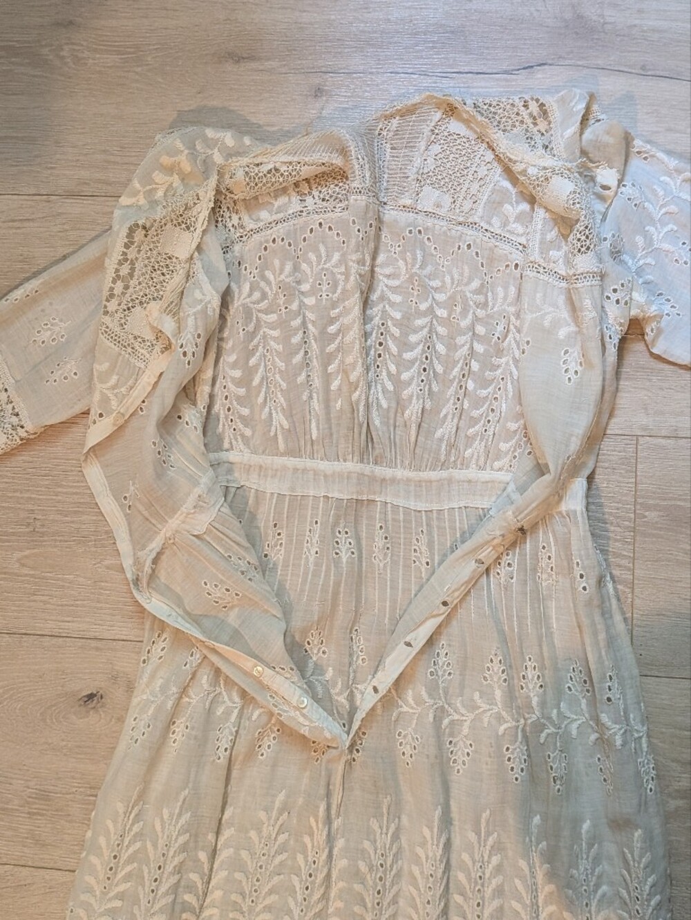 ANTIQUE Lawn Dress - Picture 8 of 16